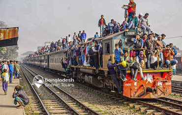 train in Bangladesh, Street Photography Tour